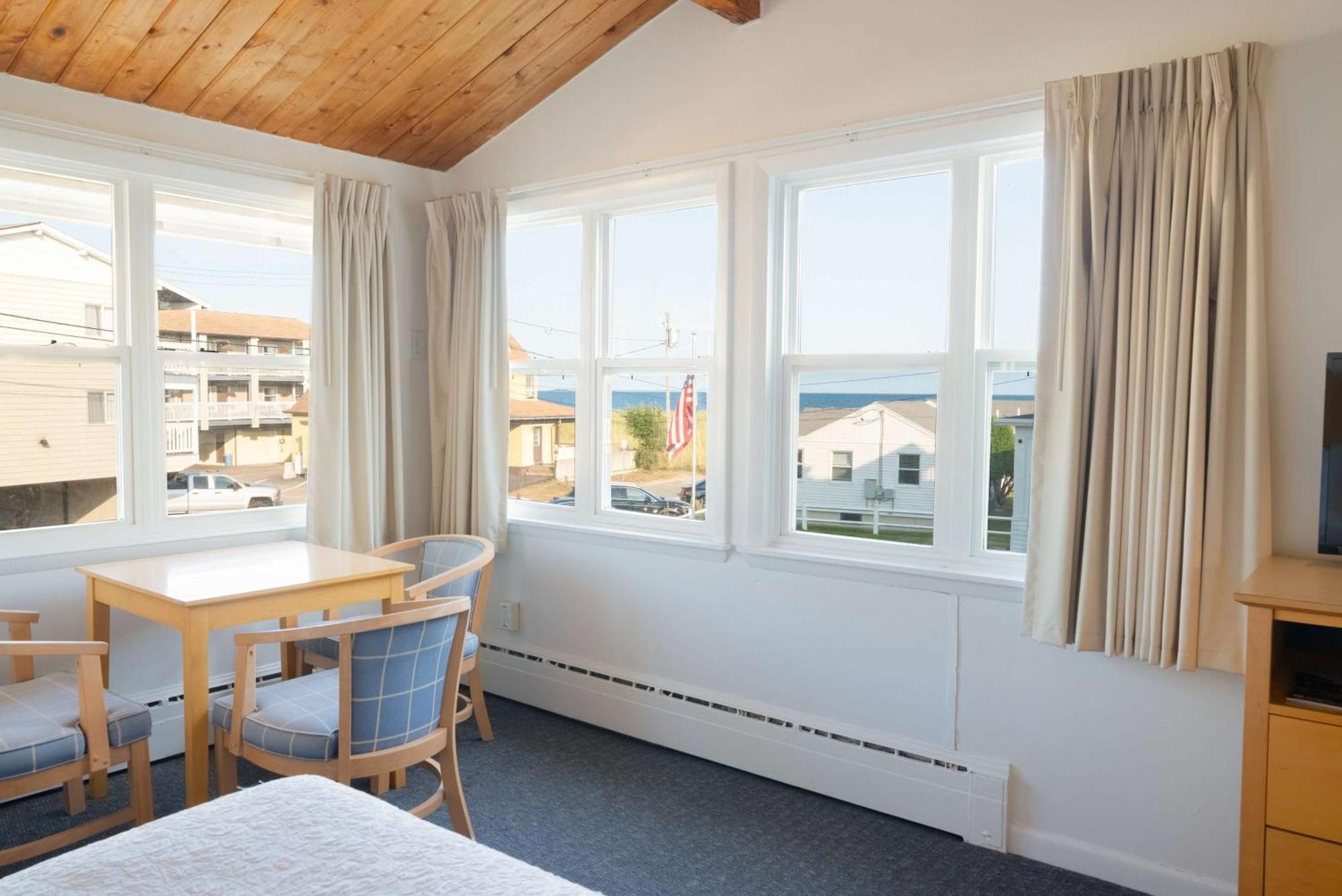 Hotel The Gull Oceanside & 2*